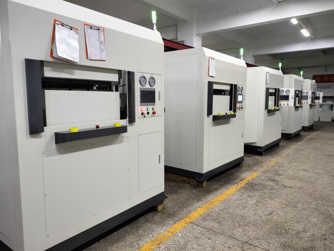 新材料：碳纖、玻纖、復(fù)合材料熱壓成型機技術(shù)